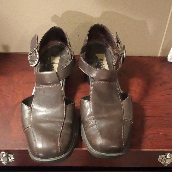 Artiva Shoes - Artiva Leather Shoes - Size 6